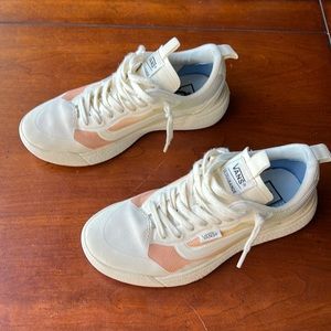 Vans Ultrarange Shoes Women Size 6.0 Men/Boy size 4.5 Very Good condition